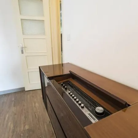 Vintage Top Roof Apartment *