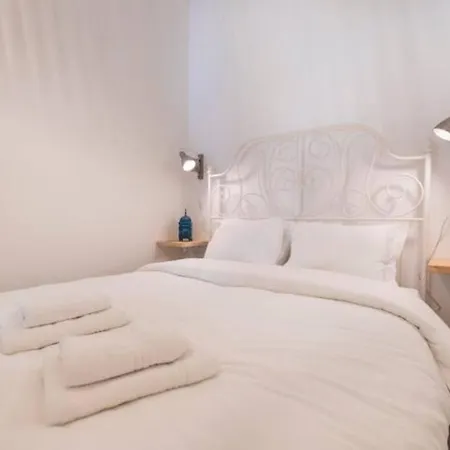 Vintage Top Roof Apartment * Lissabon