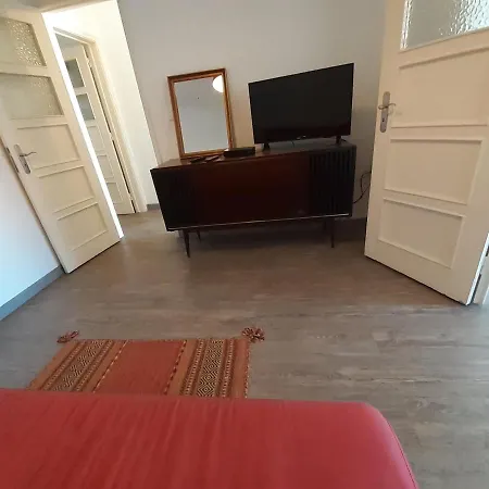 Vintage Top Roof Apartment