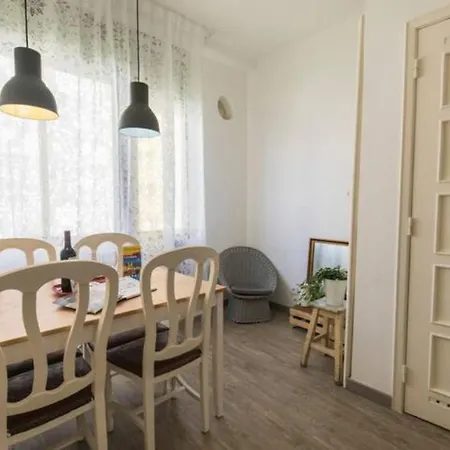 Vintage Top Roof Apartment Lisbon