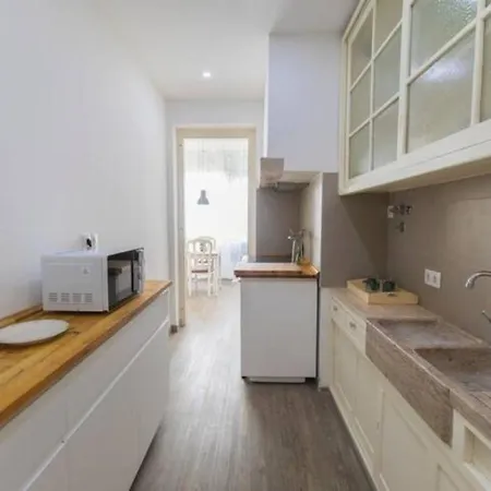 Vintage Top Roof Apartment *