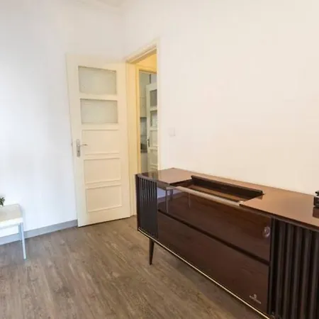 Vintage Top Roof Apartment * Лиссабон