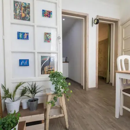 Апартаменты Vintage Top Roof Apartment *