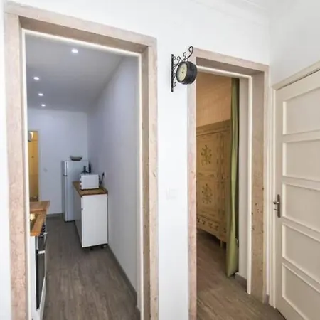 Апартаменты Vintage Top Roof Apartment Лиссабон