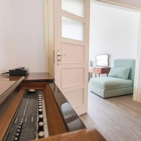 Vintage Top Roof Apartment Лиссабон